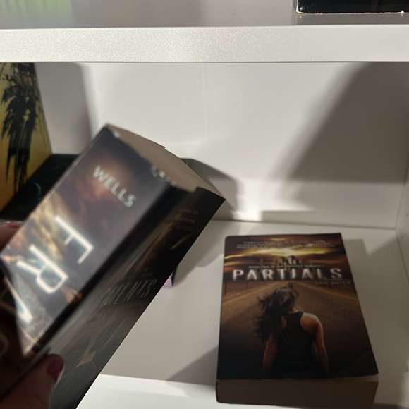 Dystopian Books - Picture 7 of 12